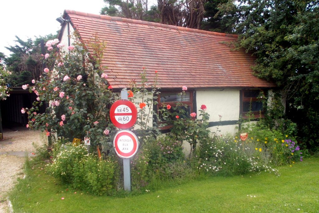 Frogfurlong Cottage Hotel Bed and Breakfast Down Hatherley Gloucester Garden Room exterior view